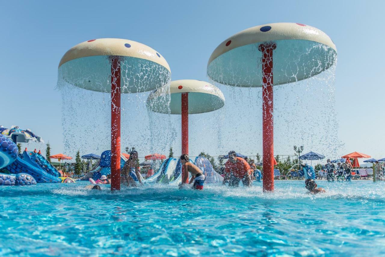 Caretta Beach Resort & Waterpark Kalamaki  Exterior photo